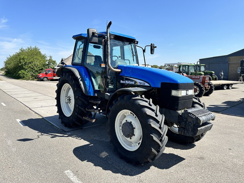 New Holland 8260 - Traktor: obrázek 4 New Holland 8260 - Traktor: obrázek 4