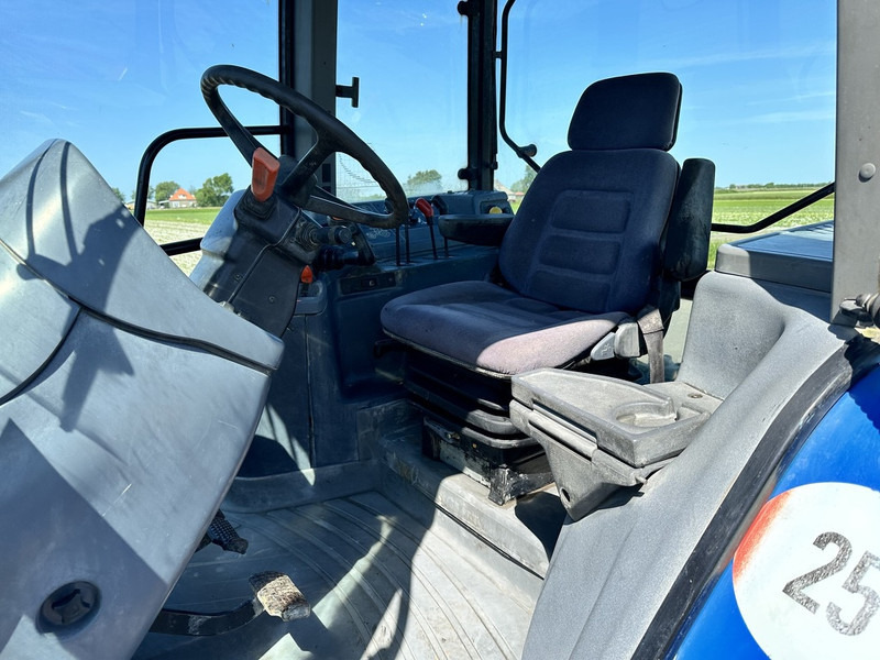 New Holland 8260 - Traktor: obrázek 5 New Holland 8260 - Traktor: obrázek 5