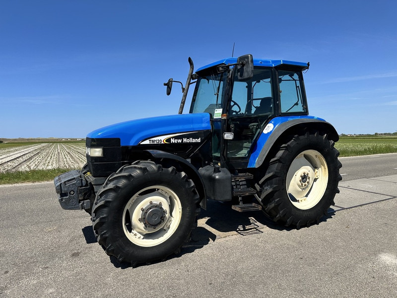 New Holland 8260 - Traktor: obrázek 1 New Holland 8260 - Traktor: obrázek 1