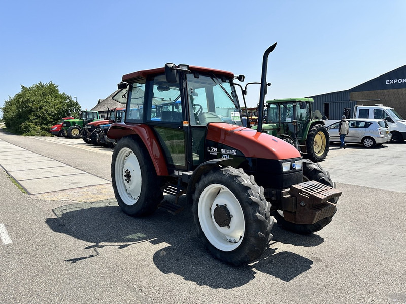 New Holland L 75 - Traktor: obrázek 5 New Holland L 75 - Traktor: obrázek 5