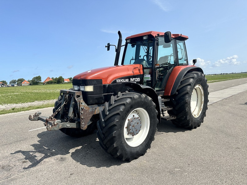 New Holland M135 - Traktor: obrázek 1 New Holland M135 - Traktor: obrázek 1