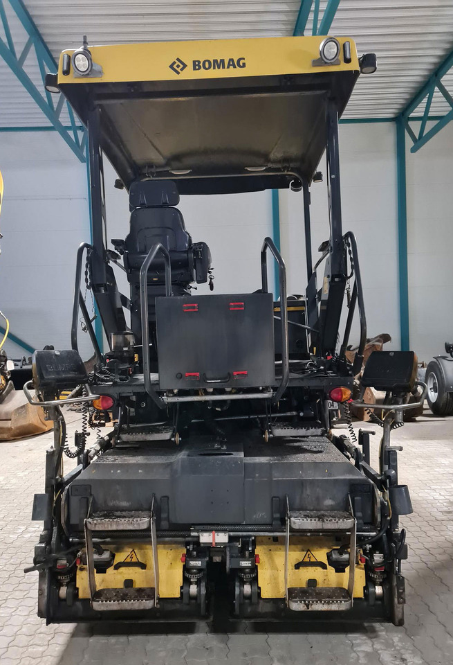 Bomag BF 300 P-2 - Finišér: obrázek 4 Bomag BF 300 P-2 - Finišér: obrázek 4