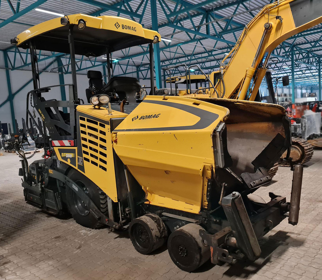 Bomag BF 300 P-2 - Finišér: obrázek 3 Bomag BF 300 P-2 - Finišér: obrázek 3