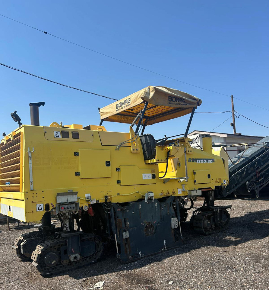 Bomag BM 1300/30 - Silniční fréza: obrázek 1 Bomag BM 1300/30 - Silniční fréza: obrázek 1