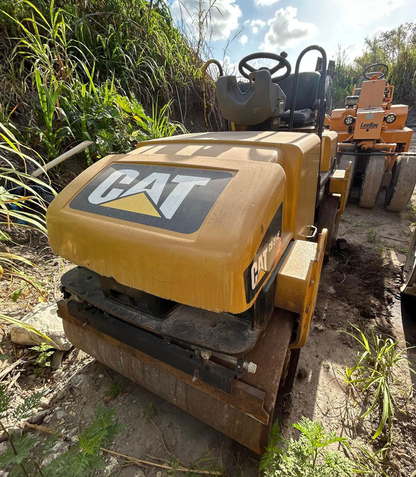 Caterpillar CB-214E - Válec: obrázek 5 Caterpillar CB-214E - Válec: obrázek 5