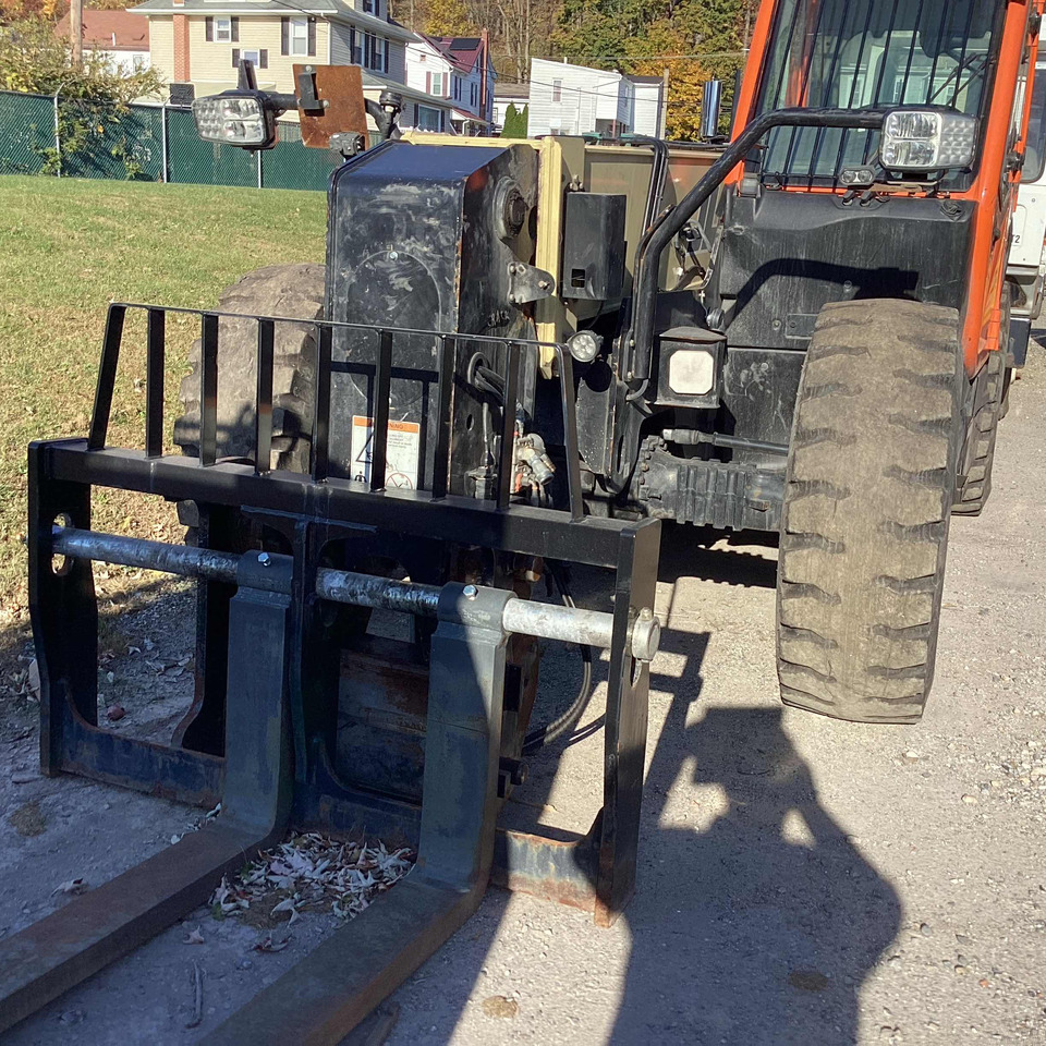 JLG 1732 - Teleskopický kolový nakladač: obrázek 4 JLG 1732 - Teleskopický kolový nakladač: obrázek 4