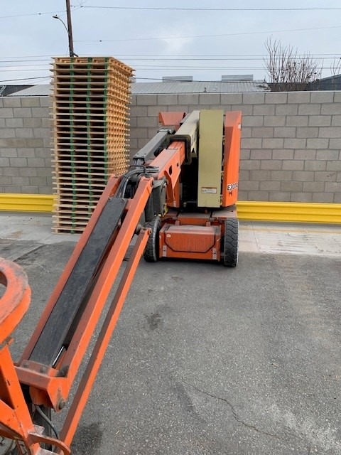 JLG E300AJP - Teleskopický kolový nakladač: obrázek 4 JLG E300AJP - Teleskopický kolový nakladač: obrázek 4
