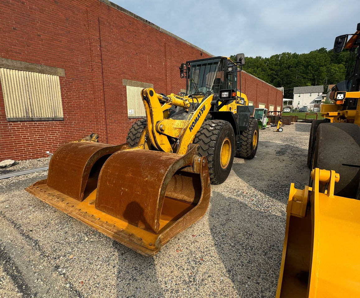 Komatsu WA320-8 - Kolový nakladač: obrázek 2 Komatsu WA320-8 - Kolový nakladač: obrázek 2