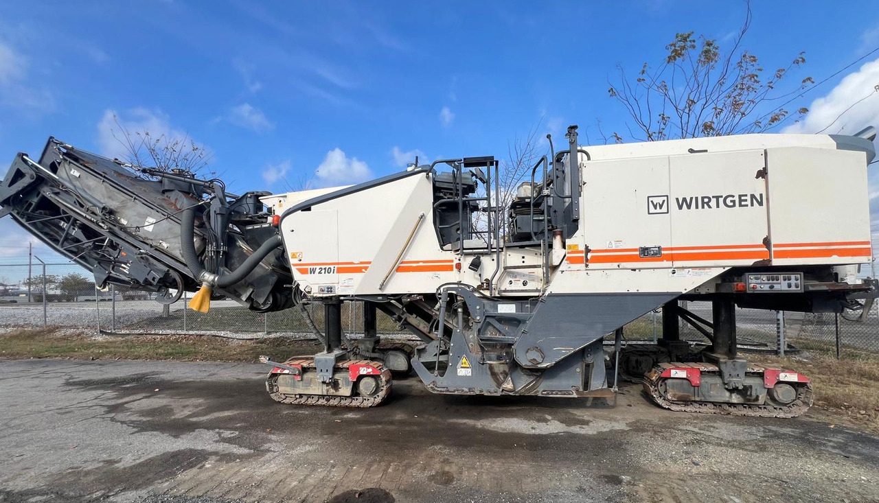 Wirtgen W 210 i - Silniční fréza: obrázek 1 Wirtgen W 210 i - Silniční fréza: obrázek 1