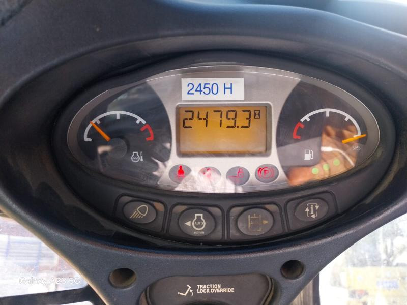 Smykem řízený nakladač pásový BOBCAT T870: obrázek 6