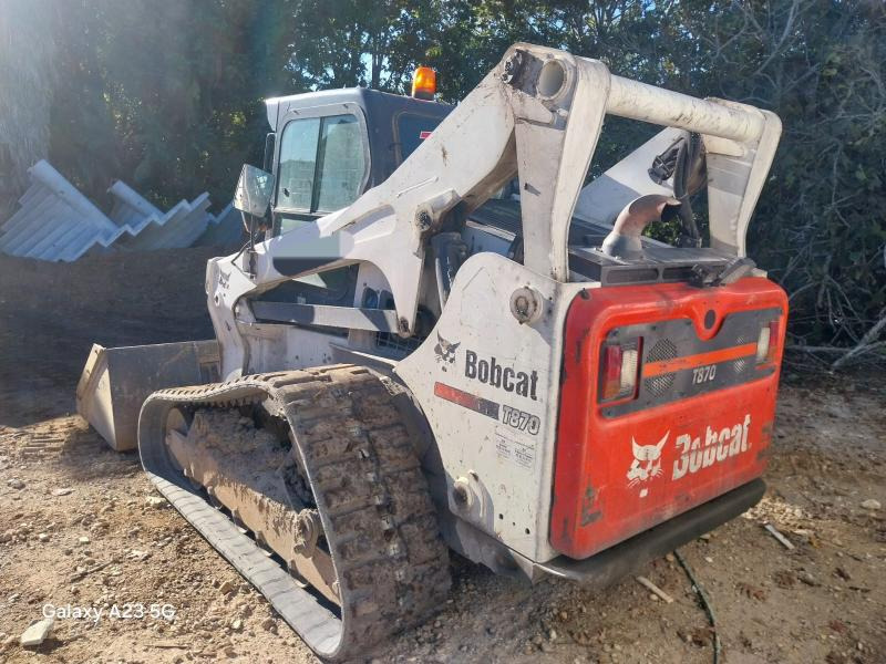 BOBCAT T870 - Smykem řízený nakladač pásový: obrázek 2 BOBCAT T870 - Smykem řízený nakladač pásový: obrázek 2