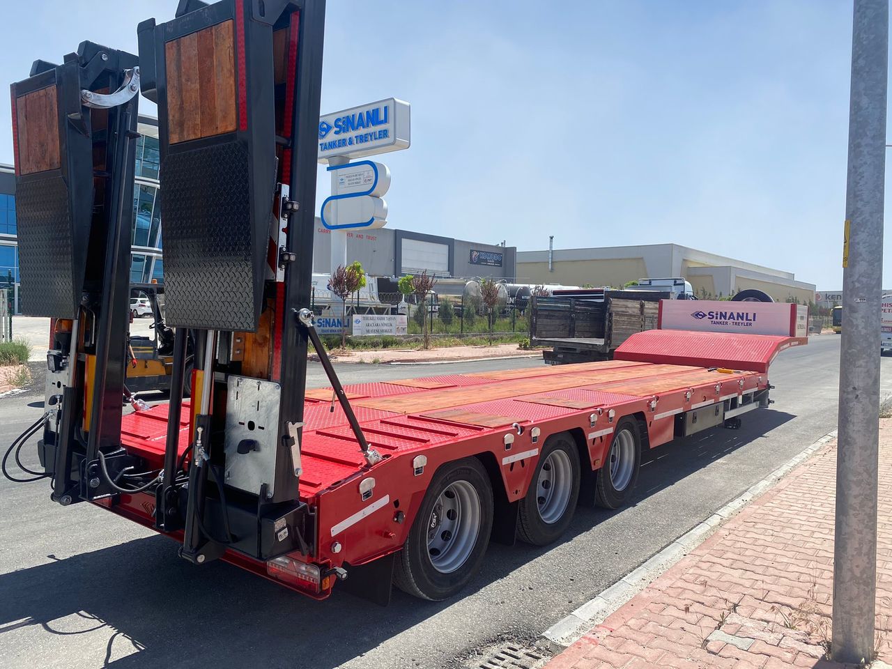 Lowbed Sinan Trailer Lowbed 3 axle - Podvalníkový návěs: obrázek 3 Lowbed Sinan Trailer Lowbed 3 axle - Podvalníkový návěs: obrázek 3