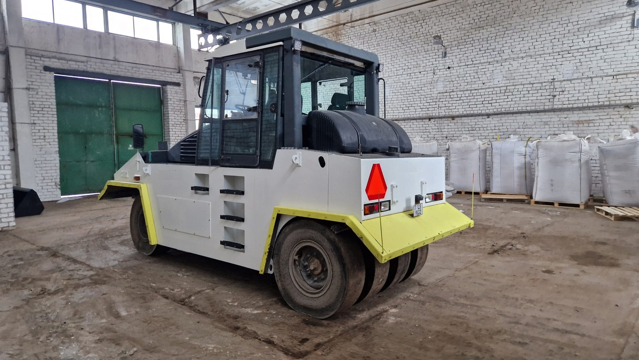 BOMAG BW24 R - Pneumatikový válec: obrázek 3 BOMAG BW24 R - Pneumatikový válec: obrázek 3