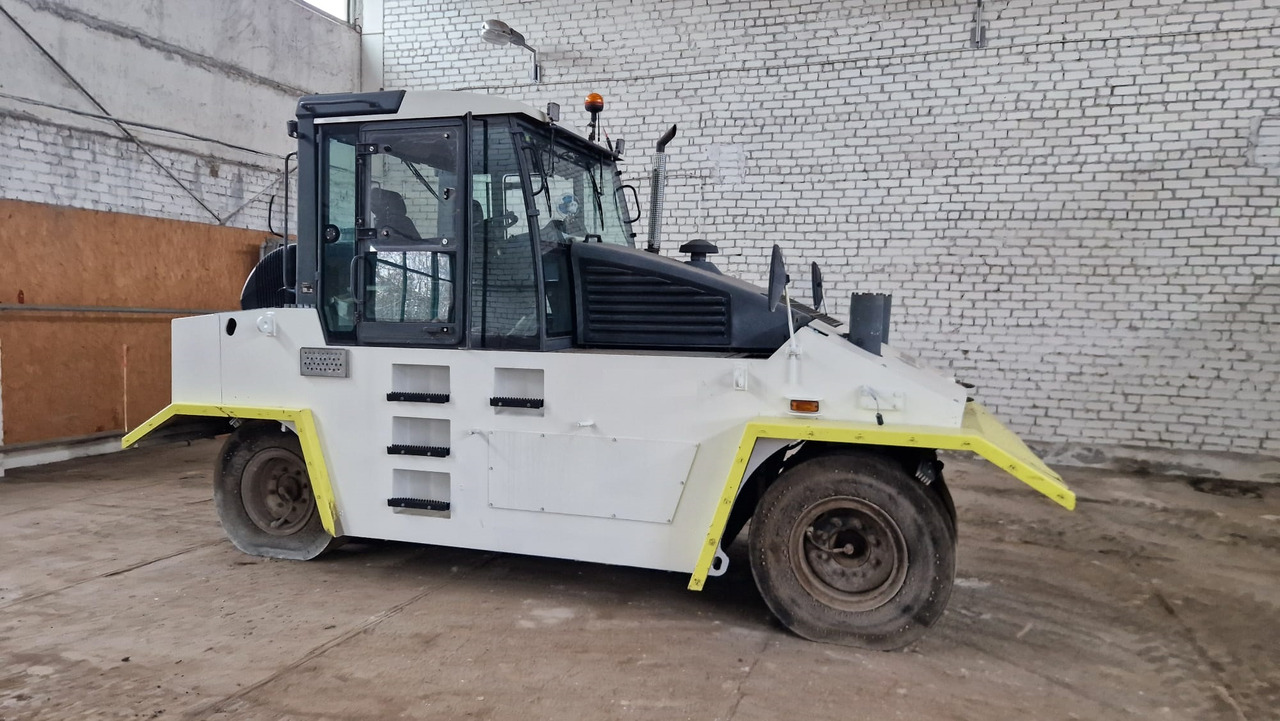BOMAG BW24 R - Pneumatikový válec: obrázek 1 BOMAG BW24 R - Pneumatikový válec: obrázek 1
