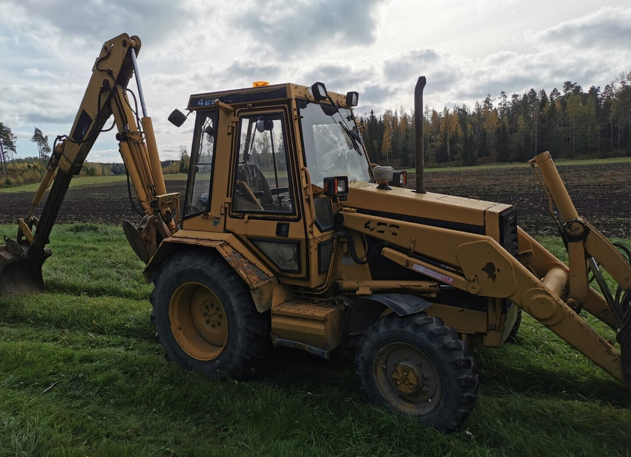 CATERPILLAR 426 - Rýpadlo-nakladač: obrázek 5 CATERPILLAR 426 - Rýpadlo-nakladač: obrázek 5