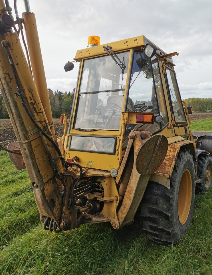 CATERPILLAR 426 - Rýpadlo-nakladač: obrázek 4 CATERPILLAR 426 - Rýpadlo-nakladač: obrázek 4