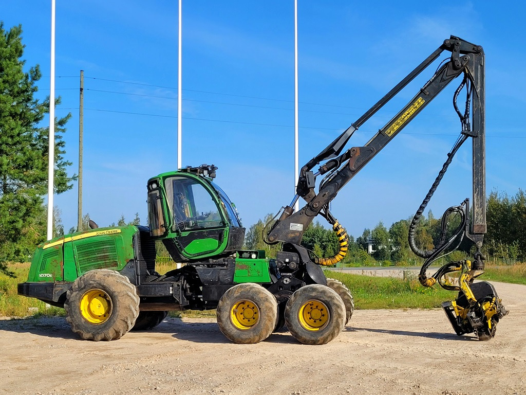 JOHN DEERE 1070 E - Harvestor: obrázek 4 JOHN DEERE 1070 E - Harvestor: obrázek 4