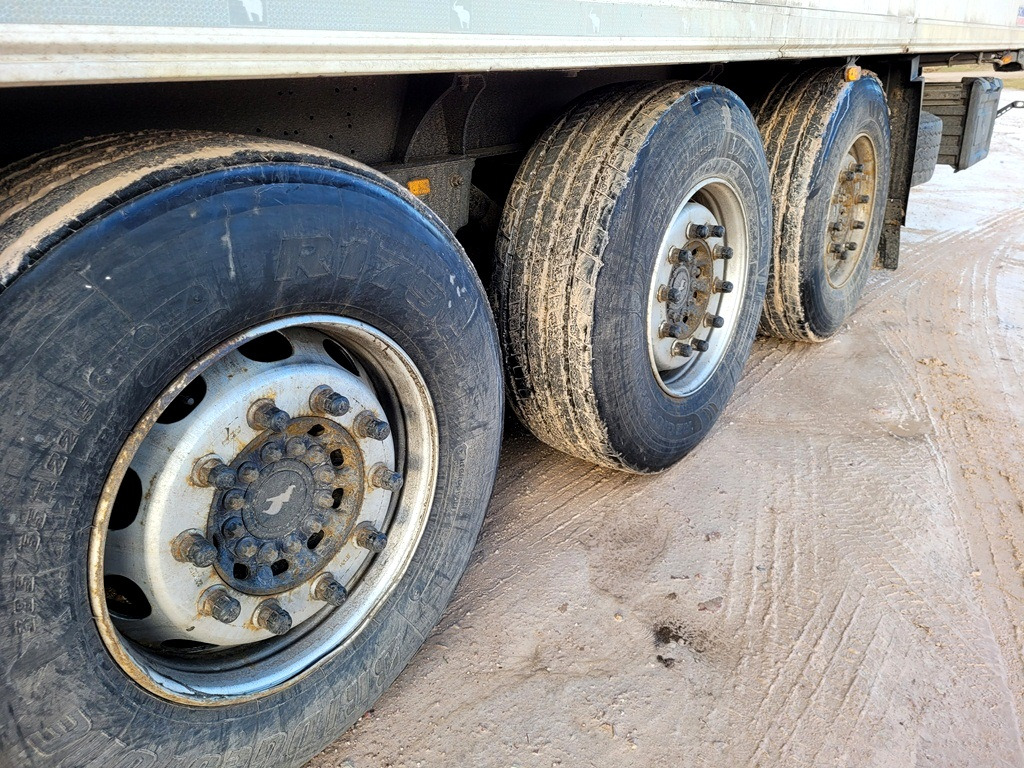 Tahač Volvo FH460 + refrigerated semi-trailer: obrázek 17