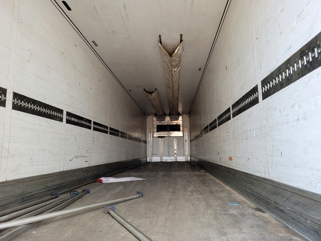 Tahač Volvo FH460 + refrigerated semi-trailer: obrázek 19