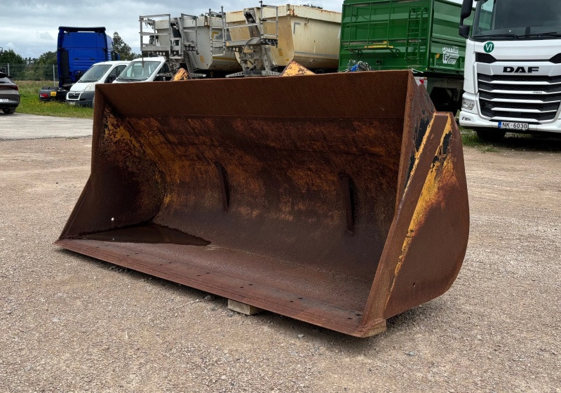 Volvo BM 2400mm - Nakládací lžíce pro Kolový nakladač: obrázek 3 Volvo BM 2400mm - Nakládací lžíce pro Kolový nakladač: obrázek 3