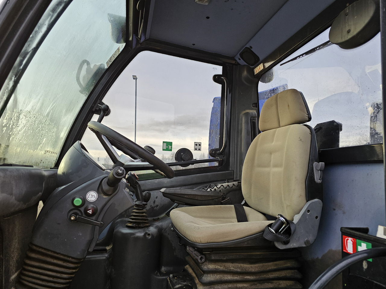 YANMAR V8, 744 hours! - Kolový nakladač: obrázek 5 YANMAR V8, 744 hours! - Kolový nakladač: obrázek 5