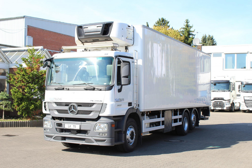 Mercedes-Benz Actros 2532 E5 CS 1150 Multi Bi-Temp LBW Rolltor - Chladírenský nákladní automobil: obrázek 1 Mercedes-Benz Actros 2532 E5 CS 1150 Multi Bi-Temp LBW Rolltor - Chladírenský nákladní automobil: obrázek 1