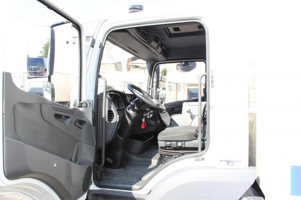 Mercedes-Benz Atego 818 E6 Koffer 6m Klima LDW Schalter LBW - Dodávka skřín: obrázek 4 Mercedes-Benz Atego 818 E6 Koffer 6m Klima LDW Schalter LBW - Dodávka skřín: obrázek 4