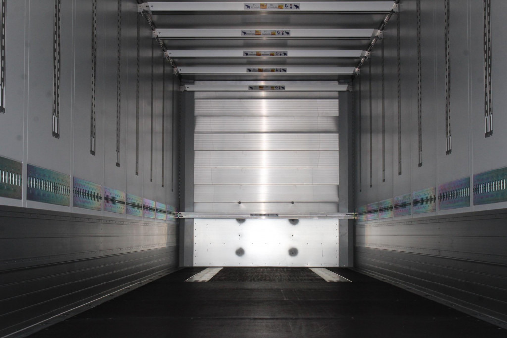 SCHMITZ Koffer 2,7h DS Ladebordwand MIETE - RENT - Skříňový návěs: obrázek 2 SCHMITZ Koffer 2,7h DS Ladebordwand MIETE - RENT - Skříňový návěs: obrázek 2