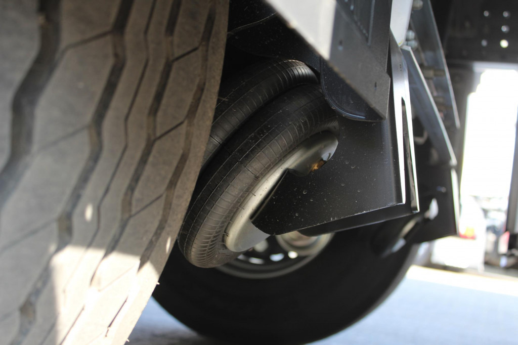 SCHMITZ Koffer 2,7h DS Ladebordwand MIETE - RENT - Skříňový návěs: obrázek 5 SCHMITZ Koffer 2,7h DS Ladebordwand MIETE - RENT - Skříňový návěs: obrázek 5