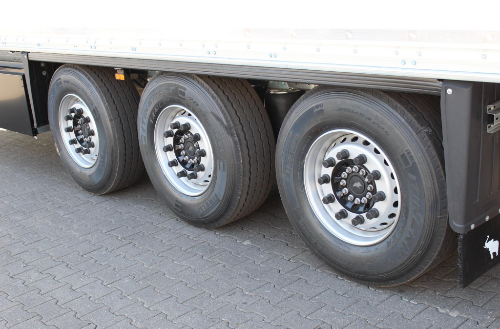 SCHMITZ Koffer 2,7h DS Ladebordwand MIETE - RENT - Skříňový návěs: obrázek 4 SCHMITZ Koffer 2,7h DS Ladebordwand MIETE - RENT - Skříňový návěs: obrázek 4