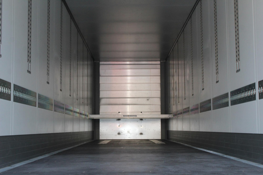 SCHMITZ Koffer 2,7h Doppelstock Liftachse Miete-Rent - Skříňový návěs: obrázek 2 SCHMITZ Koffer 2,7h Doppelstock Liftachse Miete-Rent - Skříňový návěs: obrázek 2
