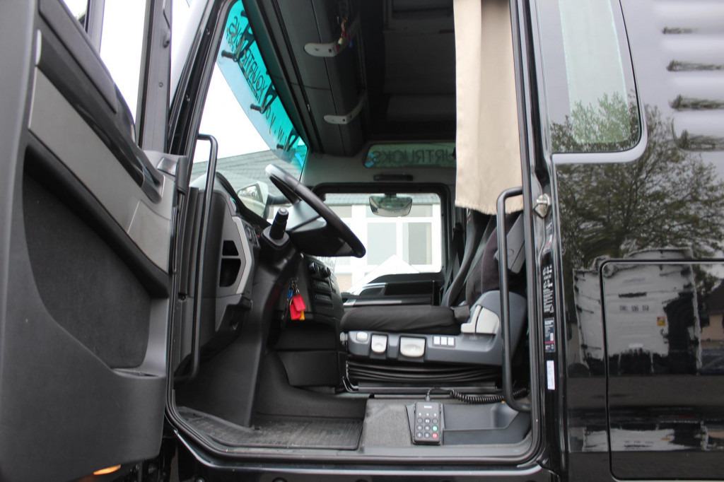 MAN TGX 520 D38 XXL Retarder Standklima Navi - Tahač: obrázek 4 MAN TGX 520 D38 XXL Retarder Standklima Navi - Tahač: obrázek 4