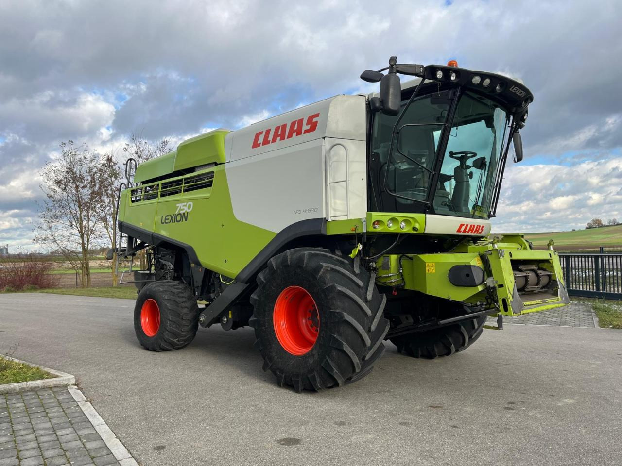 CLAAS Lexion 750 V-Kanal 3D, Baujahr 2017, 30kmh - Sklízecí mlátička: obrázek 5 CLAAS Lexion 750 V-Kanal 3D, Baujahr 2017, 30kmh - Sklízecí mlátička: obrázek 5