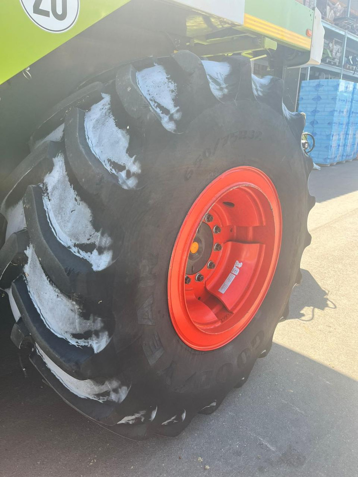 Sklízecí mlátička CLAAS Lexion verstärkte Felgen mit  650/75 R32: obrázek 11