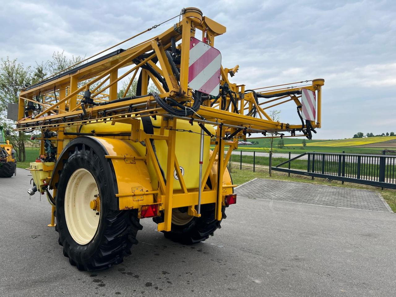 Dubex Vector 27m 3200 Liter Spritze, Baujahr 2002 - Tažený postřikovač: obrázek 3 Dubex Vector 27m 3200 Liter Spritze, Baujahr 2002 - Tažený postřikovač: obrázek 3