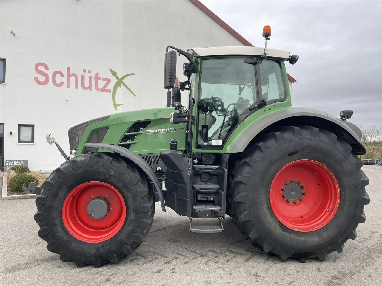 Fendt 828 SCR Vario Profi Plus, RTK, FZW, Bereifung neu, - Traktor: obrázek 1 Fendt 828 SCR Vario Profi Plus, RTK, FZW, Bereifung neu, - Traktor: obrázek 1
