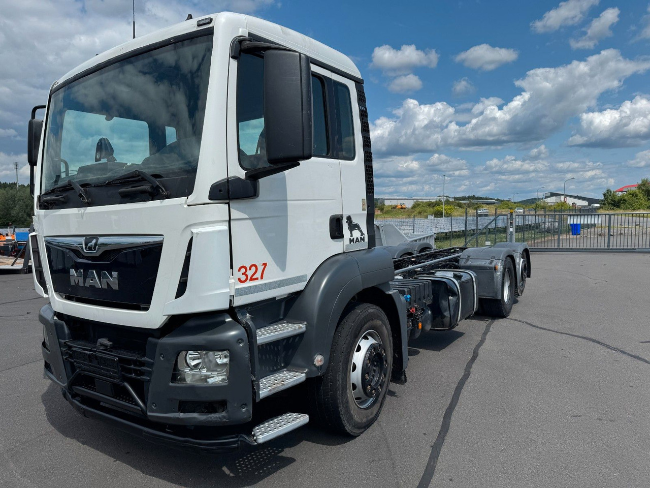 MAN TGS 26.320 6x2 Fahrgestell - Unfall - Podvozek s kabinou: obrázek 1 MAN TGS 26.320 6x2 Fahrgestell - Unfall - Podvozek s kabinou: obrázek 1