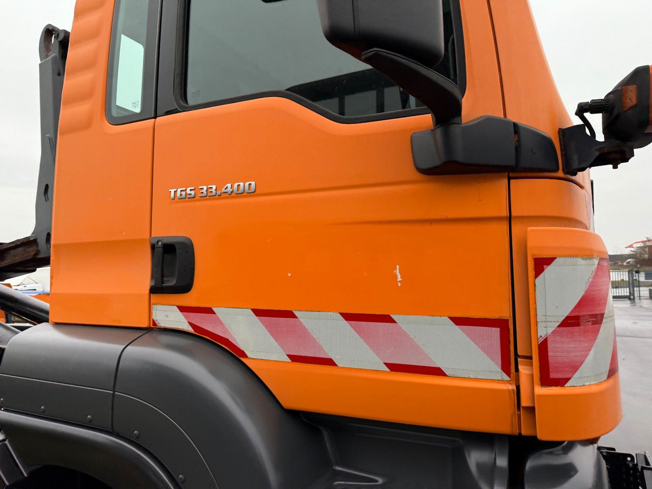 MAN TGS 33.400 6x6 Blattfederung Original 120500 km - Hákový nosič kontejnerů: obrázek 4 MAN TGS 33.400 6x6 Blattfederung Original 120500 km - Hákový nosič kontejnerů: obrázek 4