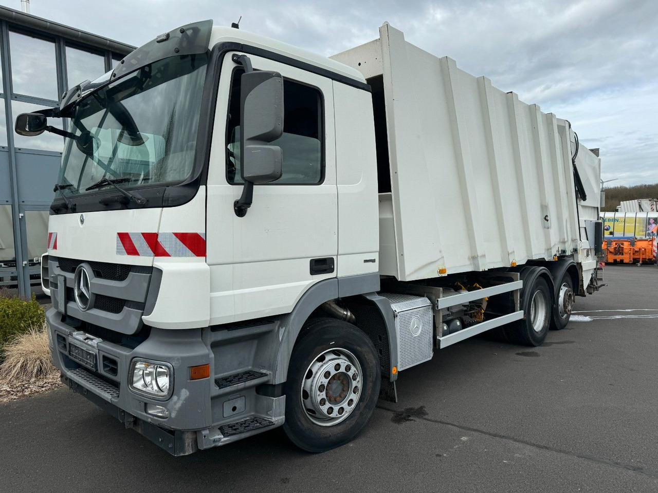 Mercedes-Benz Actros 2532 6x2 MP3 Faun Power Press 524 Mercedes-Benz Actros 2532 6x2 MP3 Faun Power Press 524 - Vůz na odvoz odpadků: obrázek 1 Mercedes-Benz Actros 2532 6x2 MP3 Faun Power Press 524 Mercedes-Benz Actros 2532 6x2 MP3 Faun Power Press 524 - Vůz na odvoz odpadků: obrázek 1
