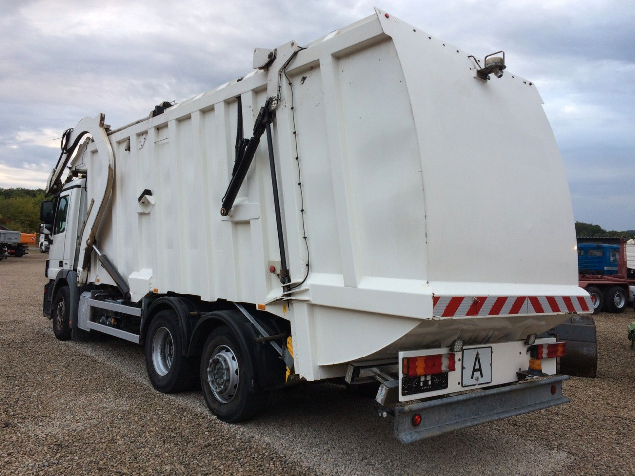 Mercedes-Benz Actros 2532 MP 3 Faun Frontlader 533 Waage Mercedes-Benz Actros 2532 MP 3 Faun Frontlader 533 Waage - Vůz na odvoz odpadků: obrázek 2 Mercedes-Benz Actros 2532 MP 3 Faun Frontlader 533 Waage Mercedes-Benz Actros 2532 MP 3 Faun Frontlader 533 Waage - Vůz na odvoz odpadků: obrázek 2