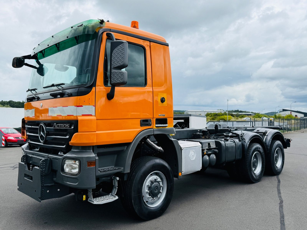 Mercedes-Benz Actros 3341 6x6 Hydraulikpumpe + Tank - Podvozek s kabinou: obrázek 1 Mercedes-Benz Actros 3341 6x6 Hydraulikpumpe + Tank - Podvozek s kabinou: obrázek 1