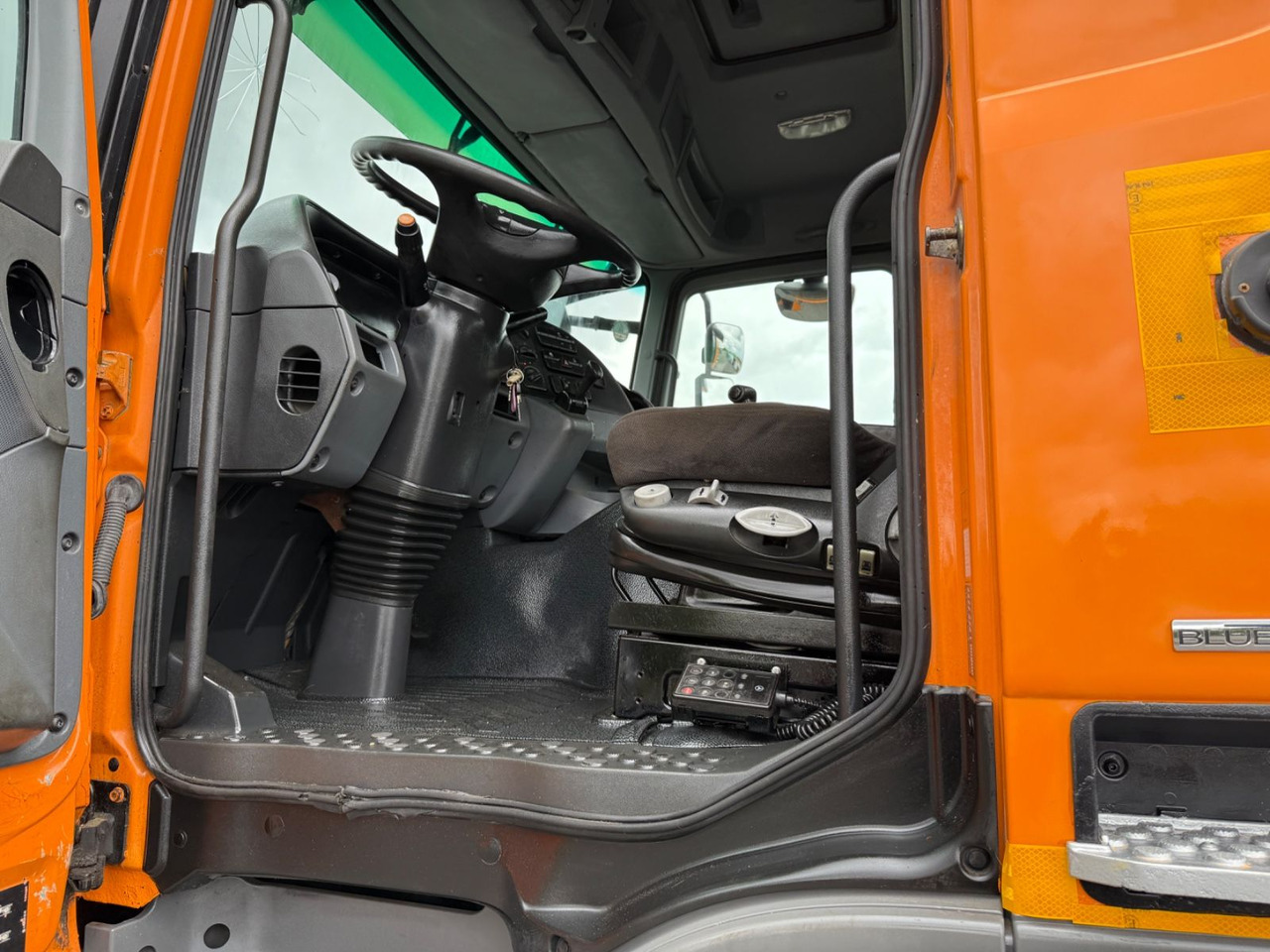 Mercedes-Benz Actros 3341 6x6 Hydraulikpumpe + Tank - Podvozek s kabinou: obrázek 5 Mercedes-Benz Actros 3341 6x6 Hydraulikpumpe + Tank - Podvozek s kabinou: obrázek 5