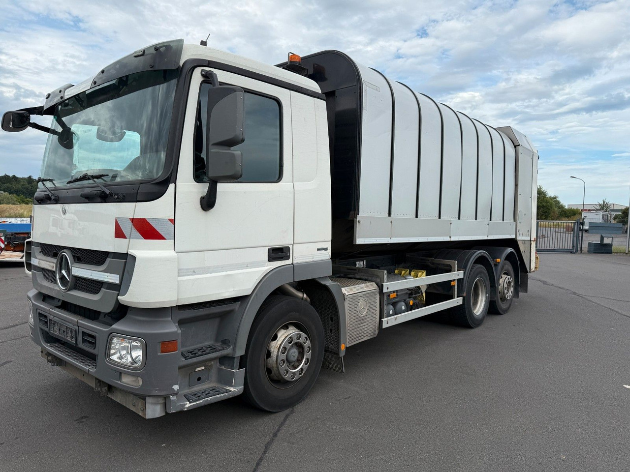 Mercedes-Benz Actros MP3 2532 6x2 Faun Rotorpress 521 - Vůz na odvoz odpadků: obrázek 1 Mercedes-Benz Actros MP3 2532 6x2 Faun Rotorpress 521 - Vůz na odvoz odpadků: obrázek 1