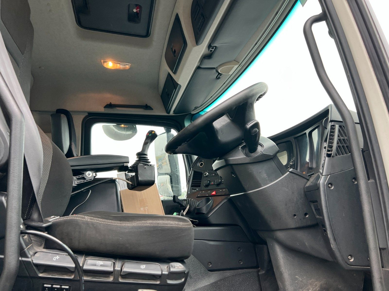 Mercedes-Benz Antos 2533 6x2 Seitenlader Zoeller S LF 22 Mercedes-Benz Antos 2533 6x2 Seitenlader Zoeller S LF 22 leasing Mercedes-Benz Antos 2533 6x2 Seitenlader Zoeller S LF 22 Mercedes-Benz Antos 2533 6x2 Seitenlader Zoeller S LF 22: obrázek 6 Mercedes-Benz Antos 2533 6x2 Seitenlader Zoeller S LF 22 Mercedes-Benz Antos 2533 6x2 Seitenlader Zoeller S LF 22 leasing Mercedes-Benz Antos 2533 6x2 Seitenlader Zoeller S LF 22 Mercedes-Benz Antos 2533 6x2 Seitenlader Zoeller S LF 22: obrázek 6