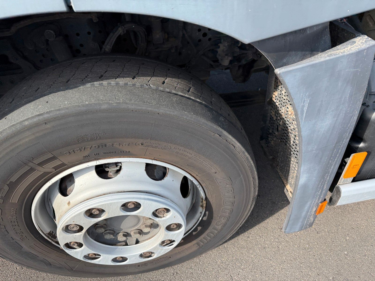 Mercedes-Benz Antos 2533 Seitenlader HS SL- VK- F - Vůz na odvoz odpadků: obrázek 4 Mercedes-Benz Antos 2533 Seitenlader HS SL- VK- F - Vůz na odvoz odpadků: obrázek 4