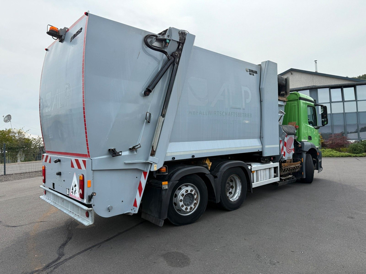 Mercedes-Benz Antos 2533 Seitenlader Zoeller SLF XL - Vůz na odvoz odpadků: obrázek 4 Mercedes-Benz Antos 2533 Seitenlader Zoeller SLF XL - Vůz na odvoz odpadků: obrázek 4