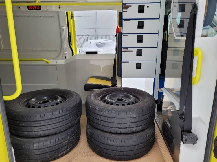FORD TRANSIT 2,0TDI AMBULANCE KLIMA 4.2018 EURO 6, 3 UNITS - Pohotovostní vůz: obrázek 5 FORD TRANSIT 2,0TDI AMBULANCE KLIMA 4.2018 EURO 6, 3 UNITS - Pohotovostní vůz: obrázek 5