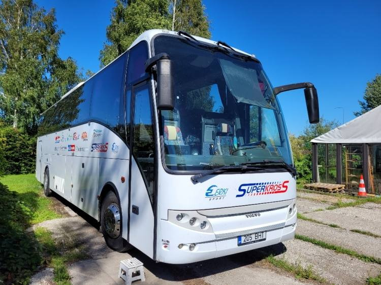 VOLVO B12M BERKHOF AXIAL70 MOTORHOME KLIMA 3.2003 - Turistický autobus: obrázek 1 VOLVO B12M BERKHOF AXIAL70 MOTORHOME KLIMA 3.2003 - Turistický autobus: obrázek 1