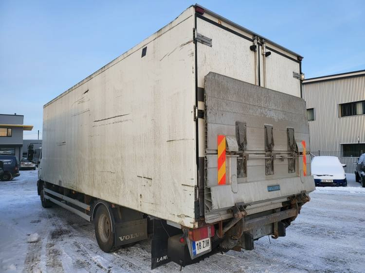 VOLVO FL 250 FOR SPAREPARTS - Chladírenský nákladní automobil: obrázek 4 VOLVO FL 250 FOR SPAREPARTS - Chladírenský nákladní automobil: obrázek 4