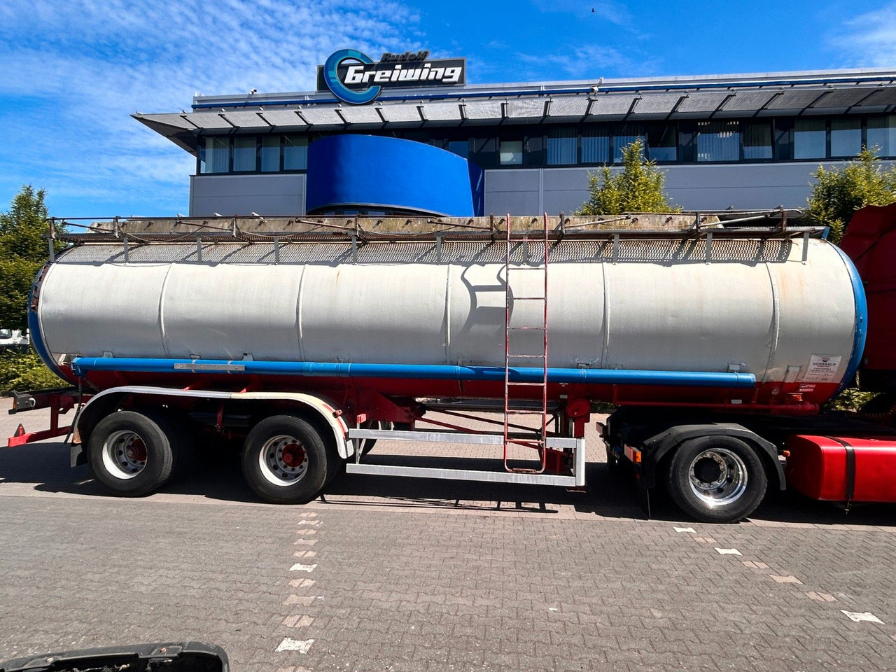 TSA Chemie - Cisternový návěs: obrázek 2 TSA Chemie - Cisternový návěs: obrázek 2